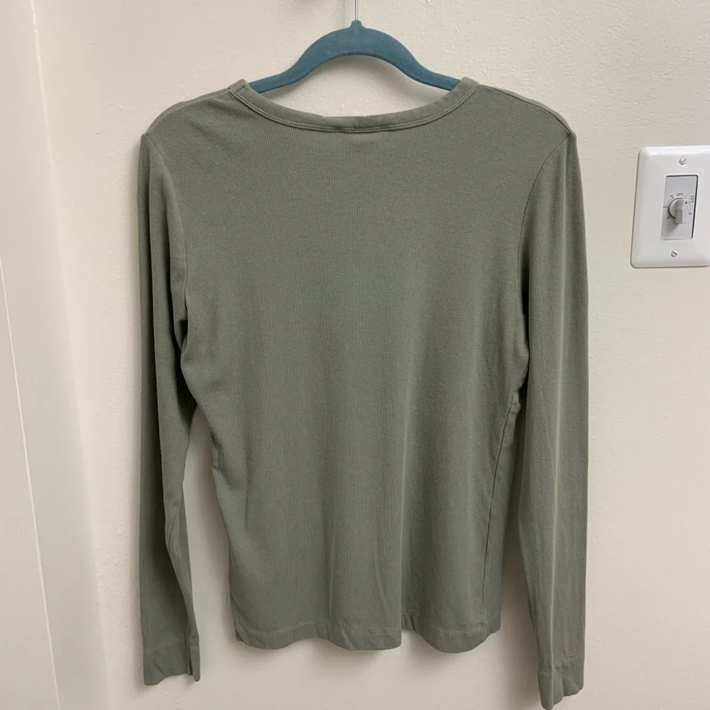 H&M Sage Green Ribbed Long Sleeve Tee XL Minimalist, Stretch Top - Picture 2 of 8